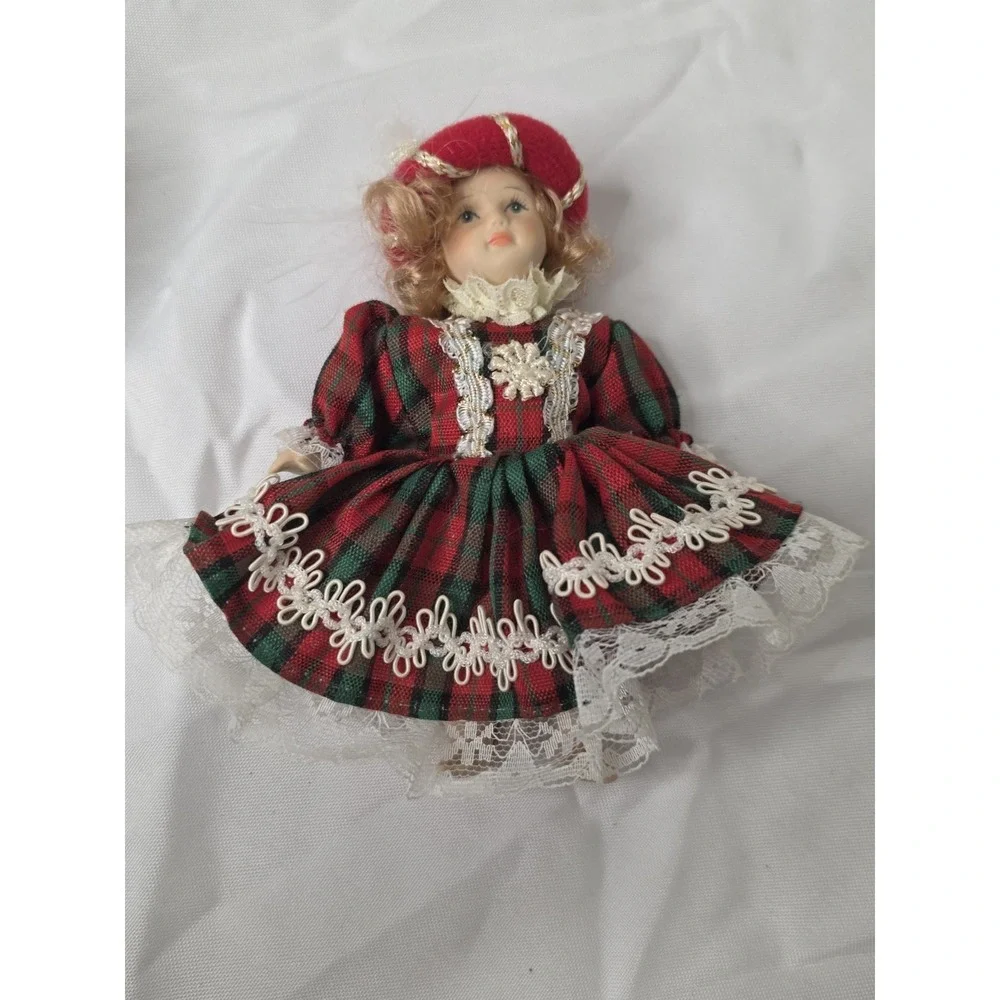 The Unbranded Brand miniature porcelain
